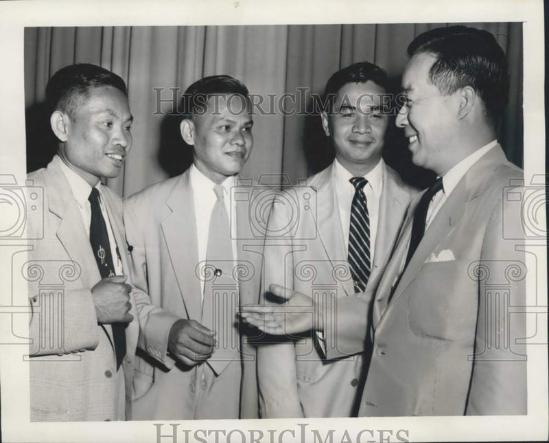 Load image into Gallery viewer, 1955 Press Photo Japan Consul Nissi Sato talks to other delegates in New Orleans
