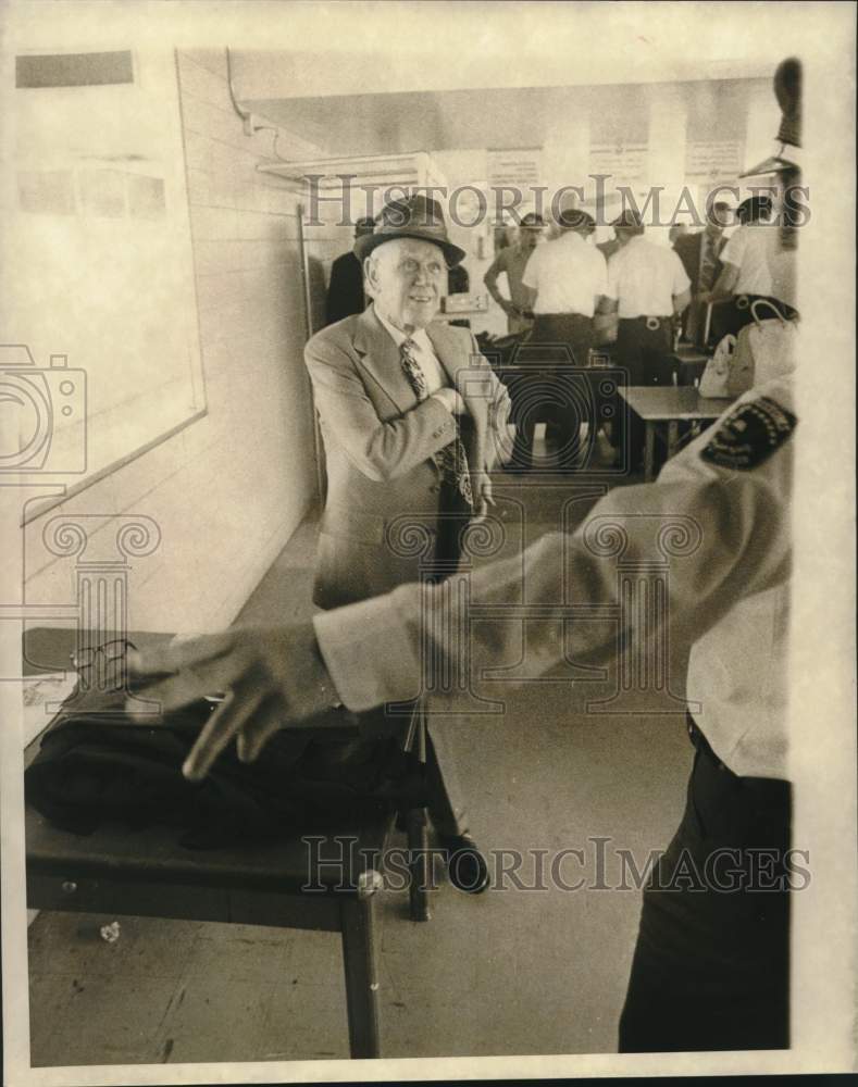 1972 Press Photo New Orleans International Airport security checkpoint.