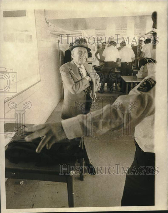 1972 Press Photo New Orleans International Airport security checkpoint.