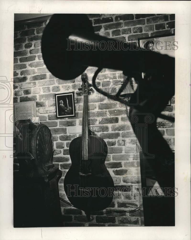 Load image into Gallery viewer, 1966 Press Photo Jazz Museum's Alcide Pavageau's fiddle and Spargo's kazoo
