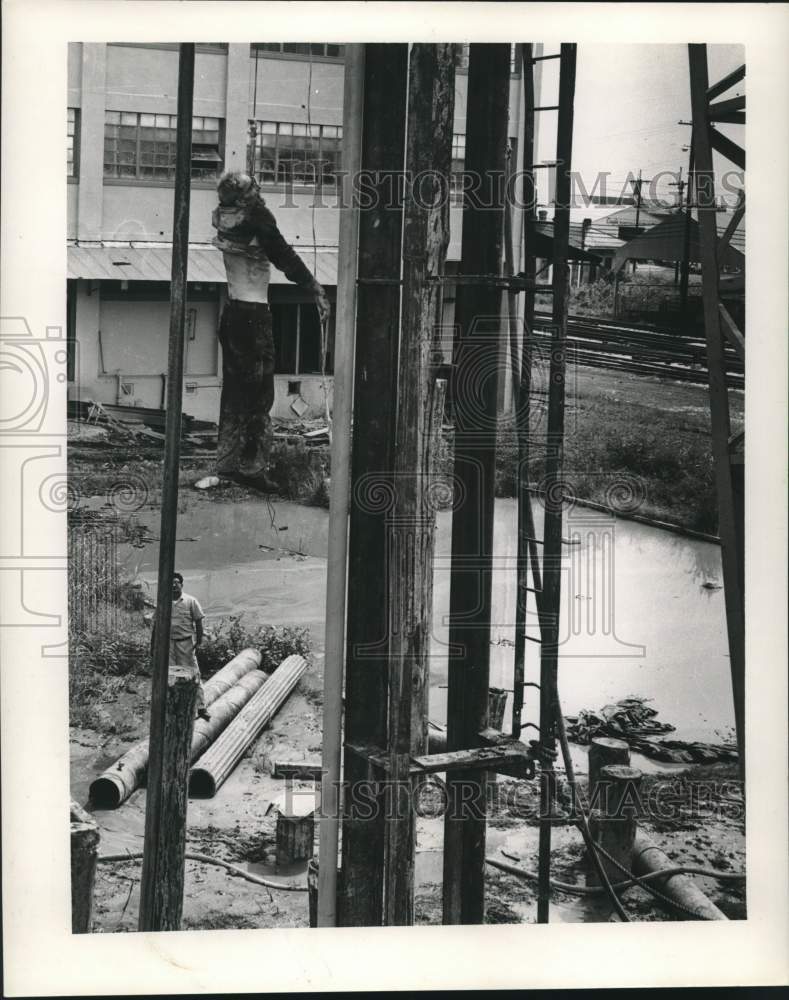 1963 Press Photo New Orleans Fire Department rescue equipment usage - noc26116