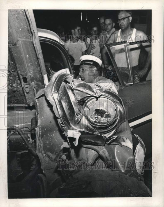 1963 Press Photo Accident victim assisted by F/Lt. Henry Engelbracht