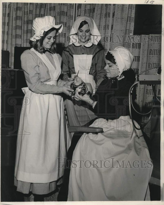 1967 Press Photo Historic nurse uniforms modeled at New Orleans Dental meeting