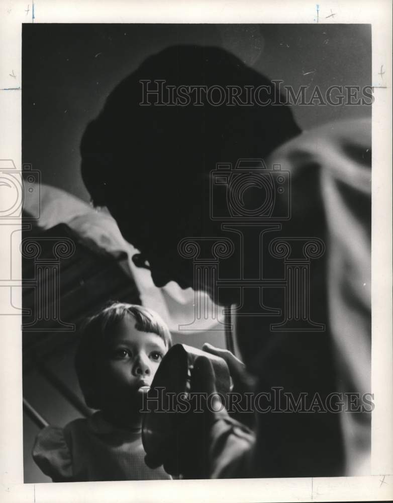 1963 Press Photo Stephen Acker has Madeline Vayda blow into peak flow meter