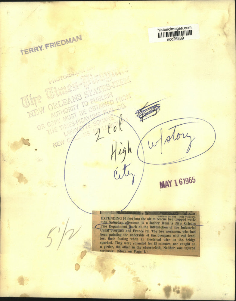 1965 Press Photo New Orleans Fire Department rescue trapped overpass workers