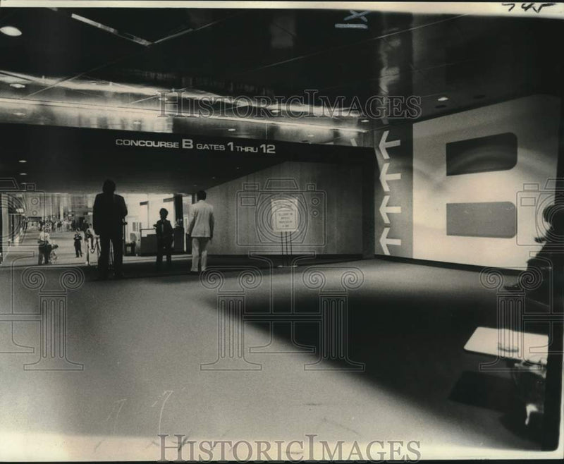 Load image into Gallery viewer, 1975 Press Photo View of eastern subterminal New Orleans International Airport
