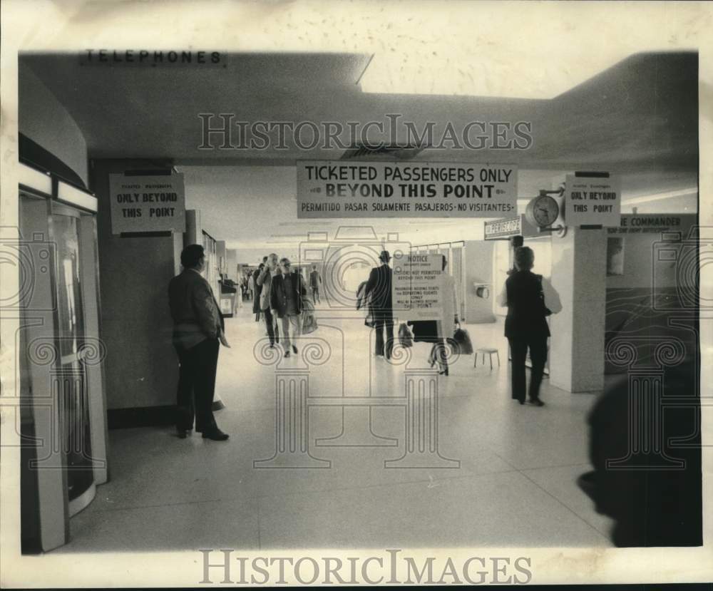 1973 Press Photo New Orleans International Airport Concourse A entrance sign- Historic Images