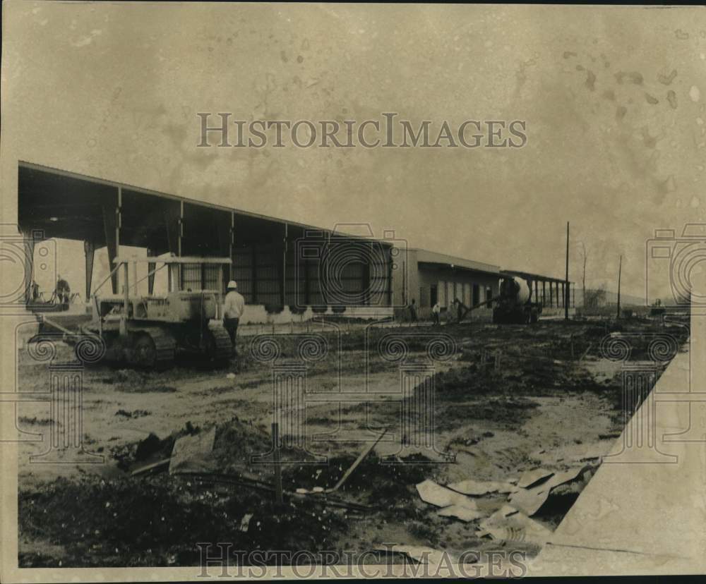 1972 Press Photo Moisant Airport new cargo complex construction - noc26537