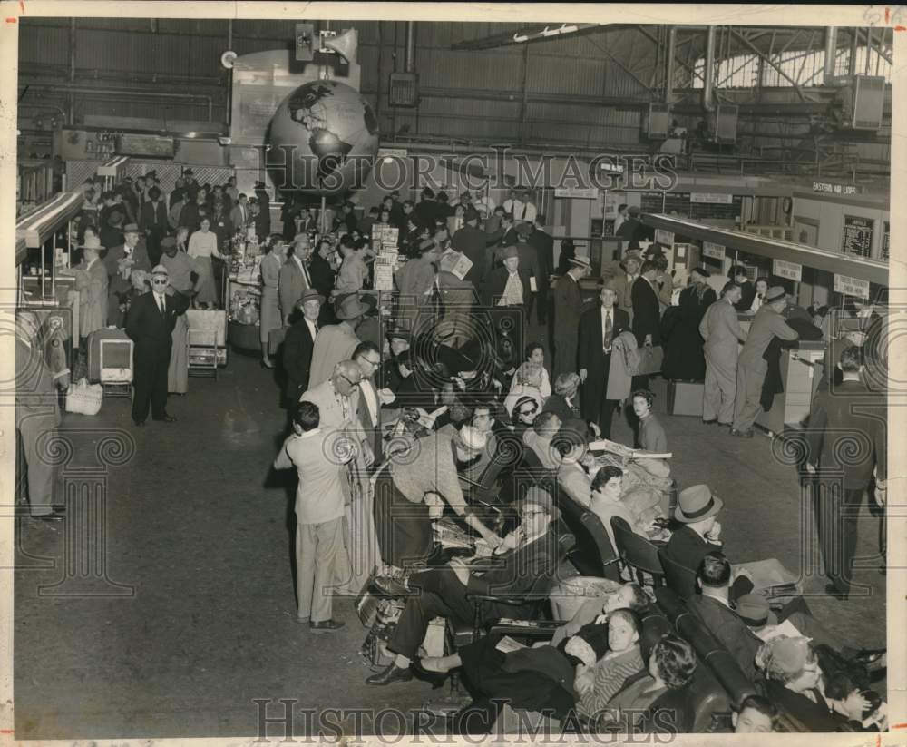 1955 Press Photo Passengers wait at Moisant International Airport - noc26591