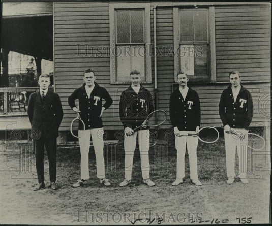 1976 Press Photo Members of Tulane's Tennis Team at New Orleans Tennis Club- Historic Images