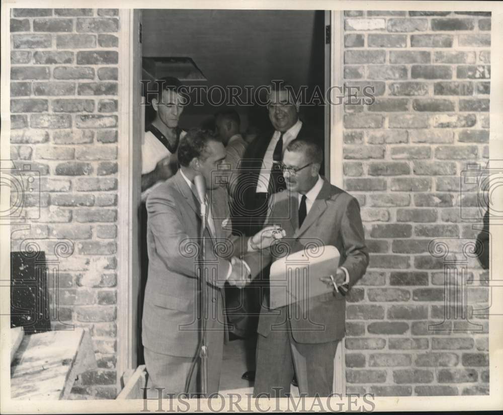 1960 Press Photo Delegates of New Orleans Jazz Museum at 1011 Dumaine Street