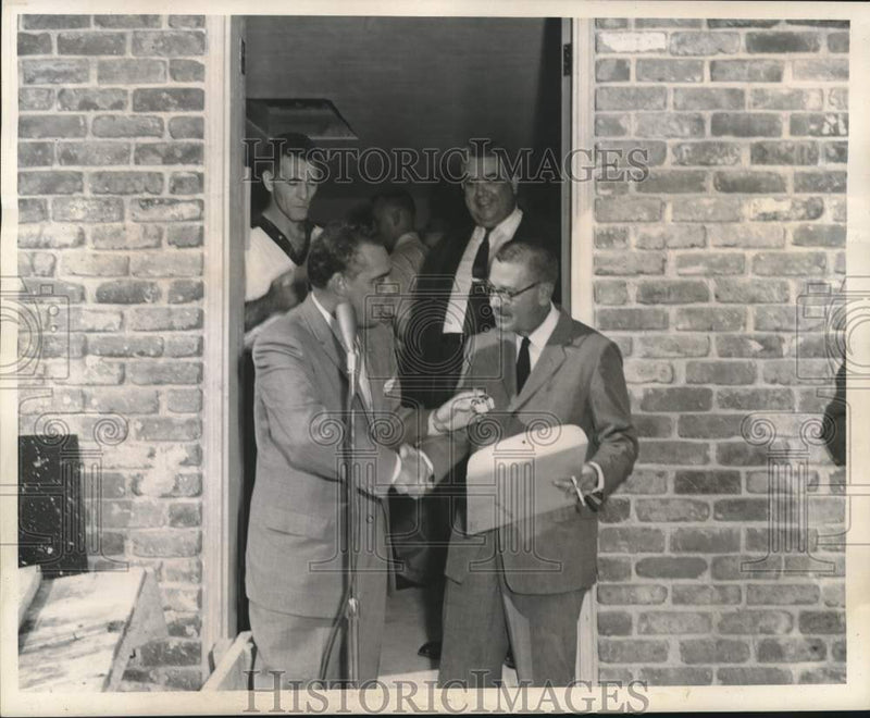 Load image into Gallery viewer, 1960 Press Photo Delegates of New Orleans Jazz Museum at 1011 Dumaine Street

