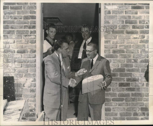 1960 Press Photo Delegates of New Orleans Jazz Museum at 1011 Dumaine Street