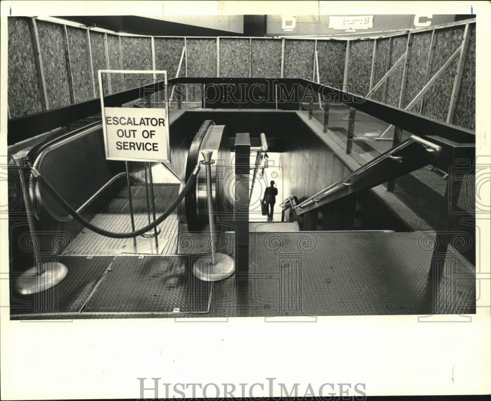 1989 Press Photo New Orleans International Airport escalator closed for repair- Historic Images