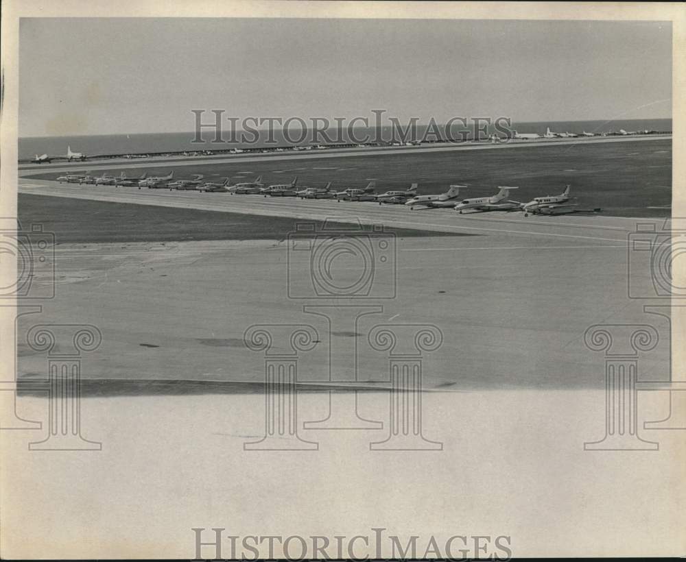 1975 Press Photo New Orleans Lakefront Airport with planes parked - noc26789- Historic Images