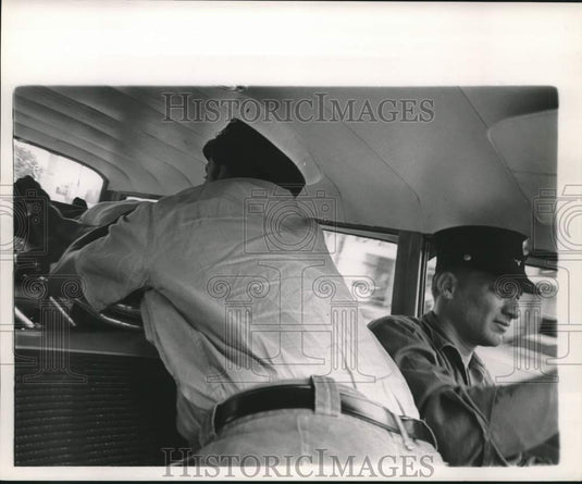 1963 Press Photo New Orleans Fire Department Lt. Nuccio and driver with victim