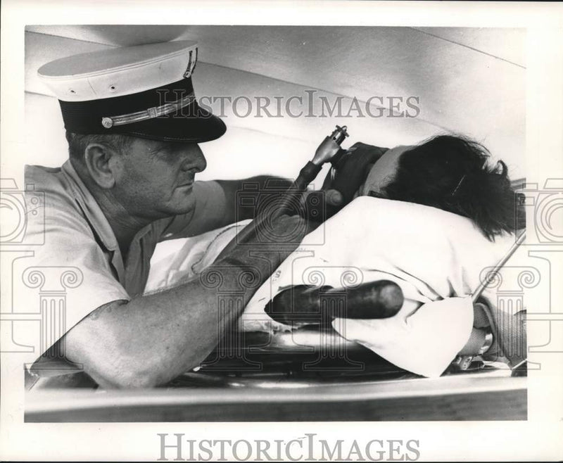 Load image into Gallery viewer, 1963 Press Photo New Orleans fireman Captain Sanchez aids asthma attack victim
