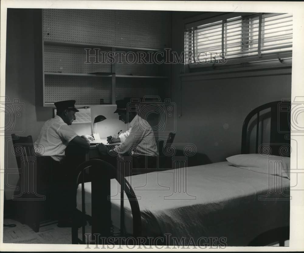 1959 Press Photo New Orleans Fire Department firemen in dormitory - noc26850