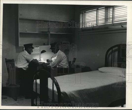 1959 Press Photo New Orleans Fire Department firemen in dormitory - noc26850