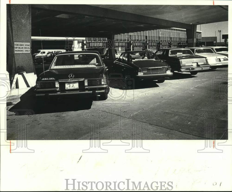 Load image into Gallery viewer, 1981 Press Photo Parking at New Orleans Airport - noc26878
