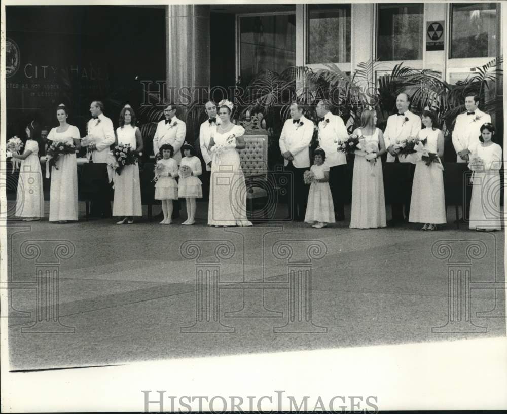 1982 Press Photo The New Orleans Floral Association Court. - noc26906- Historic Images