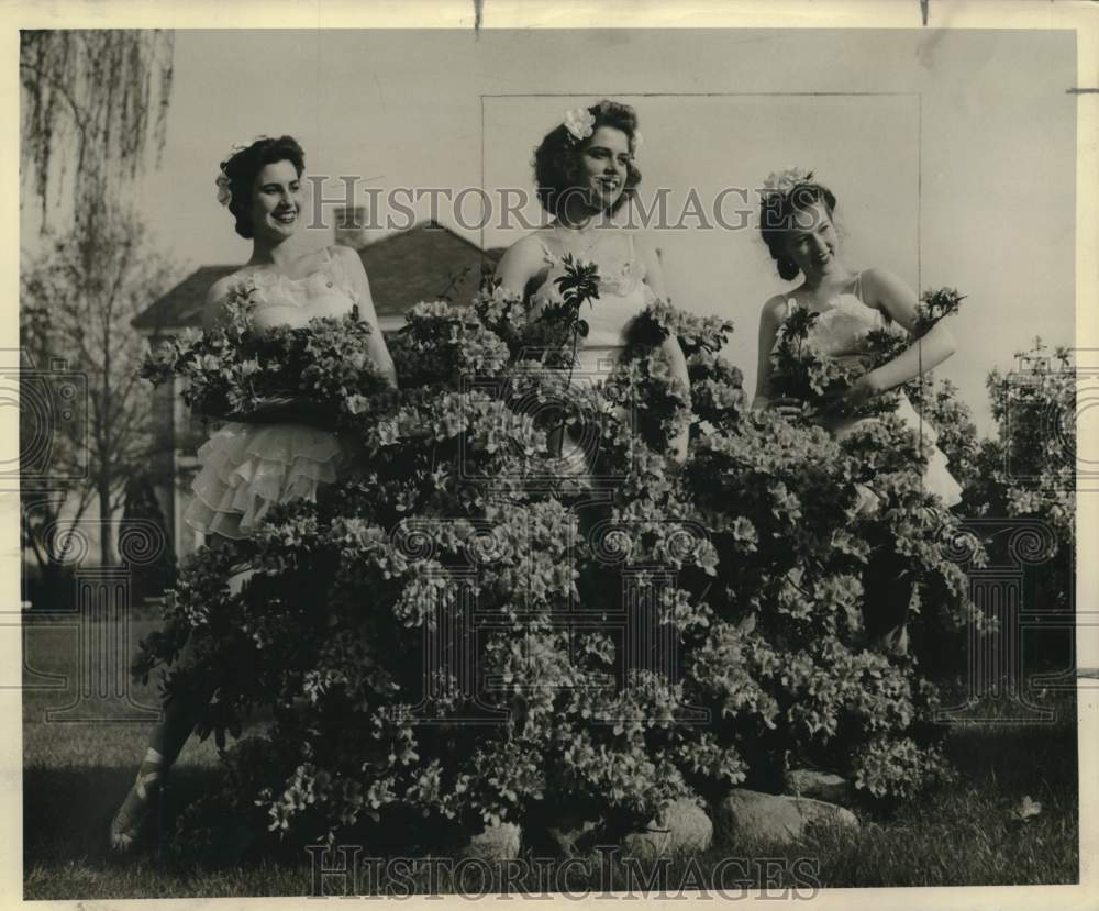 1944 Press Photo New Orleans Opera House members mark close of Floral Trail Week