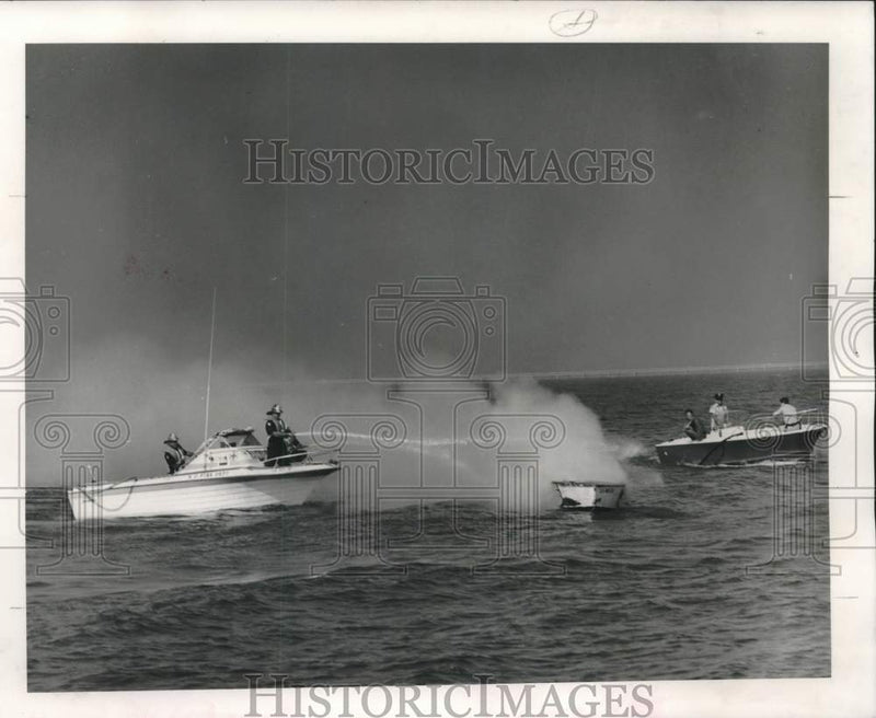Load image into Gallery viewer, 1969 Press Photo Mary Sandra is unofficially New Orleans Fire Department's boat
