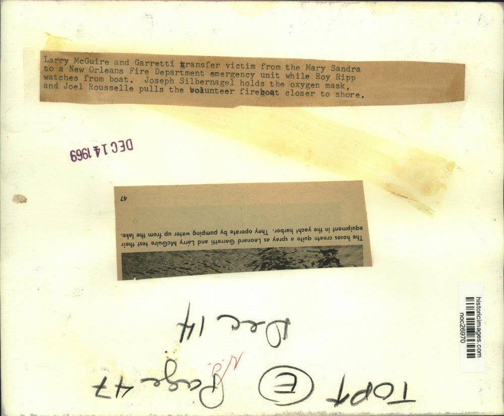 1969 Press Photo New Orleans Fire Department firemen test boat fire equipment