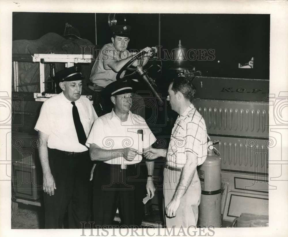 1956 Press Photo New Orleans Fire Department District Chief and firemen confer
