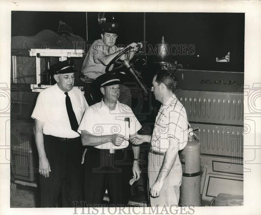 1956 Press Photo New Orleans Fire Department District Chief and firemen confer