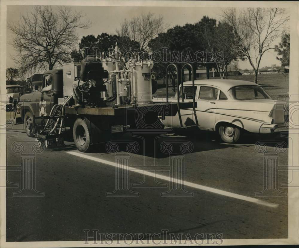 1960 Press Photo A truck of City of New Orleans&#39; City Streets Department