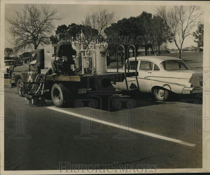 Load image into Gallery viewer, 1960 Press Photo A truck of City of New Orleans' City Streets Department
