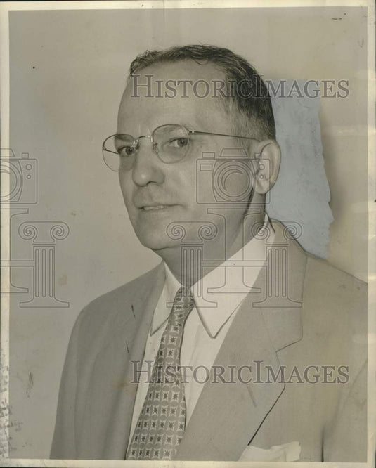 1954 Press Photo John Petitbon, cashier's department head of The Times-Picayune