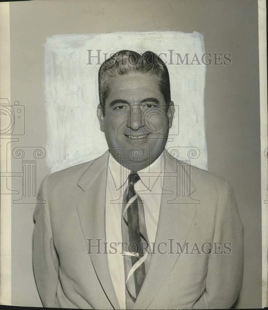 1956 Press Photo Schuyler Porche of Geyed Advisory Agency in Detroit, Michigan