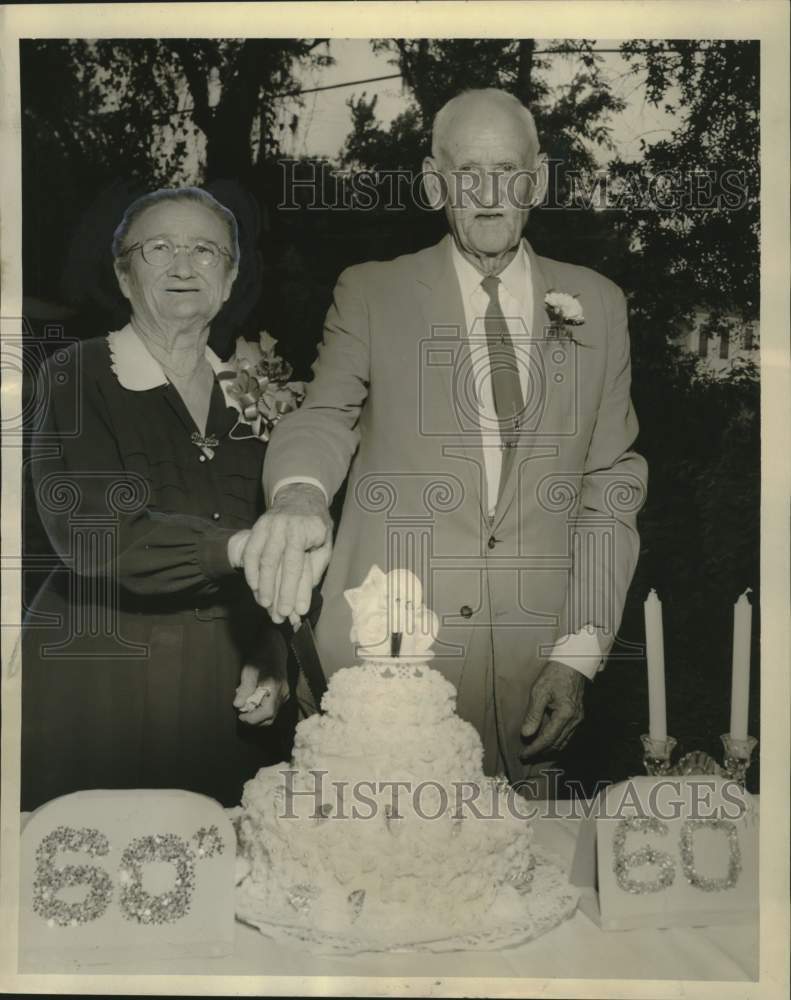 Load image into Gallery viewer, 1959 Press Photo Mr. and Mrs. Thomas Porche celebrate 60th wedding anniversary

