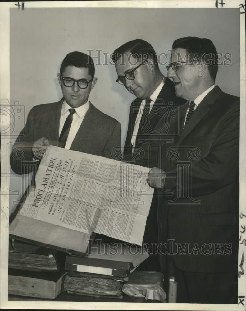 Load image into Gallery viewer, 1960 Press Photo Attendees at Exhibit of Louisiana Historical Documents
