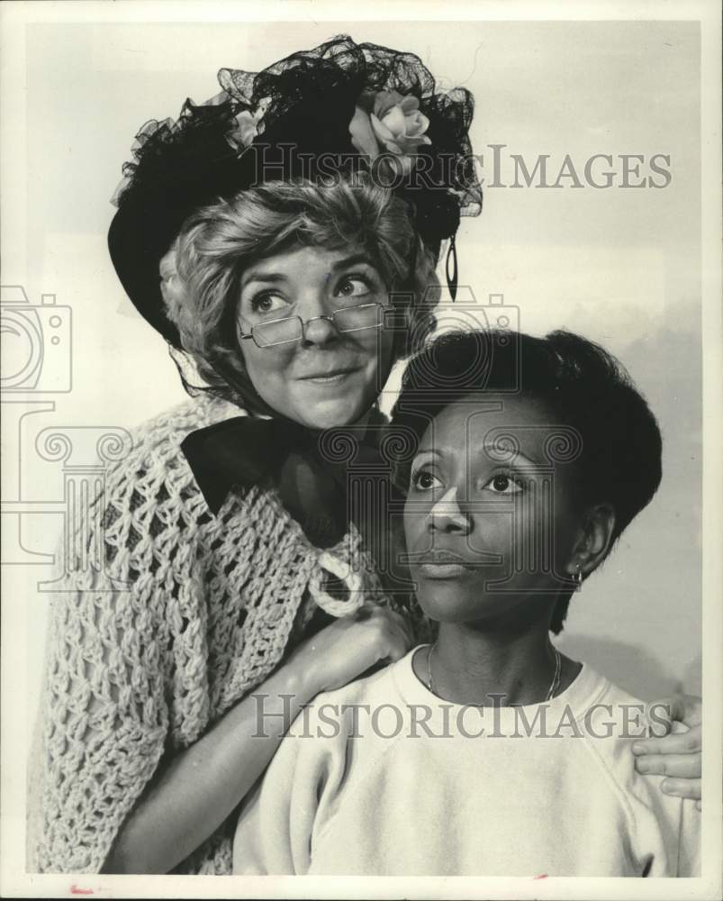 1985 Press Photo Priscilla Rutledge and Mabel C. Benjamin of Mother Goose Play- Historic Images