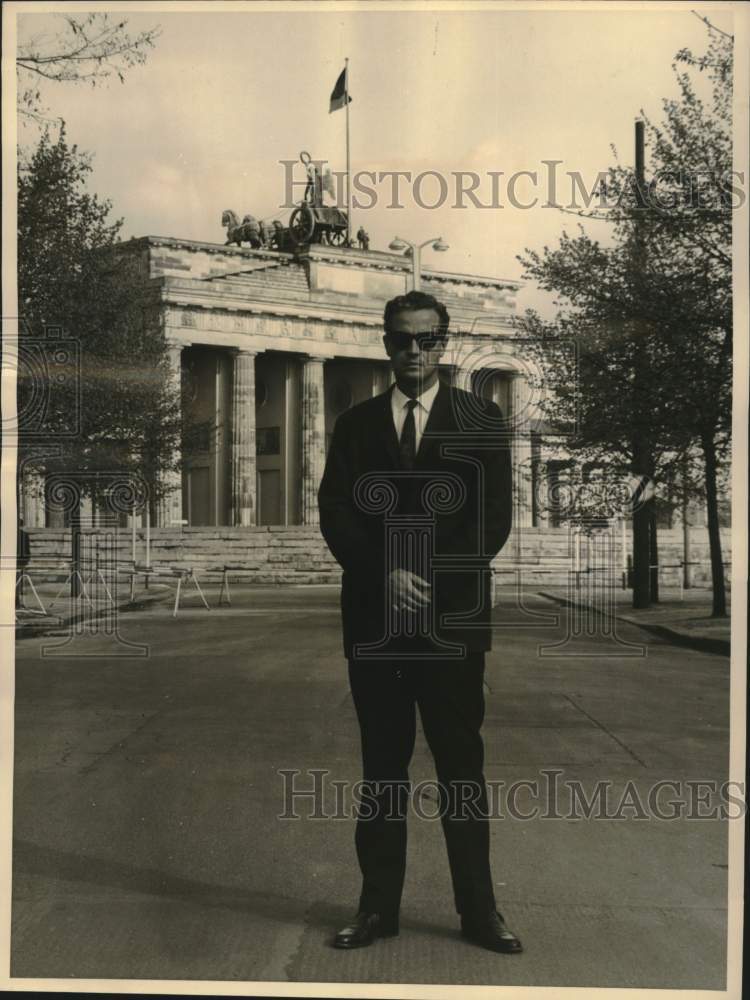 Load image into Gallery viewer, 1965 Press Photo Edmond C. Salassi stands on the free side of Berlin Wall
