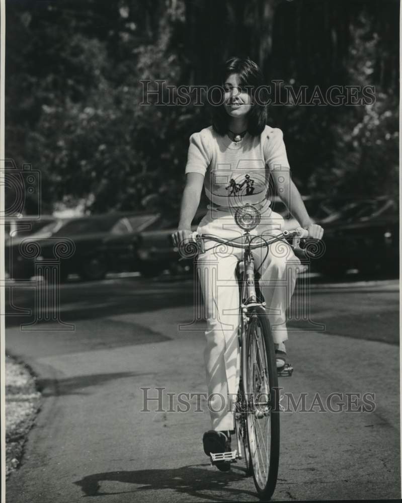 1972 Press Photo Marle Rossi rides her bicycle - noc27722- Historic Images