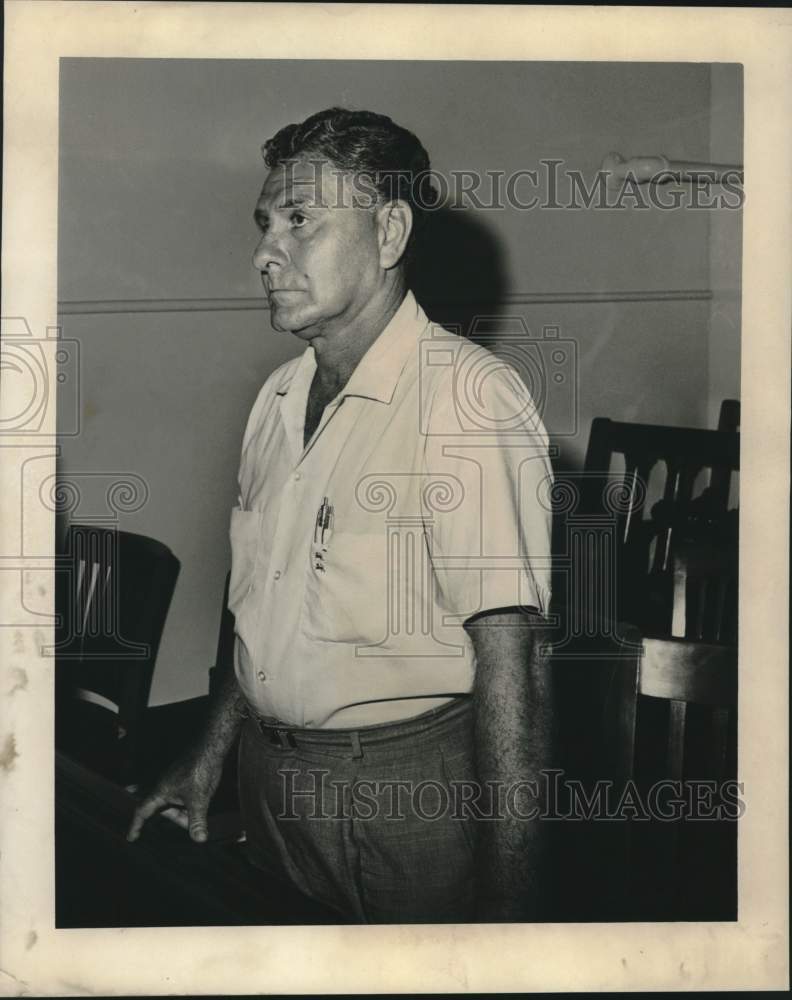 1964 Press Photo Deckhand Harold Robin of Mandeville, Louisiana - noc27766
