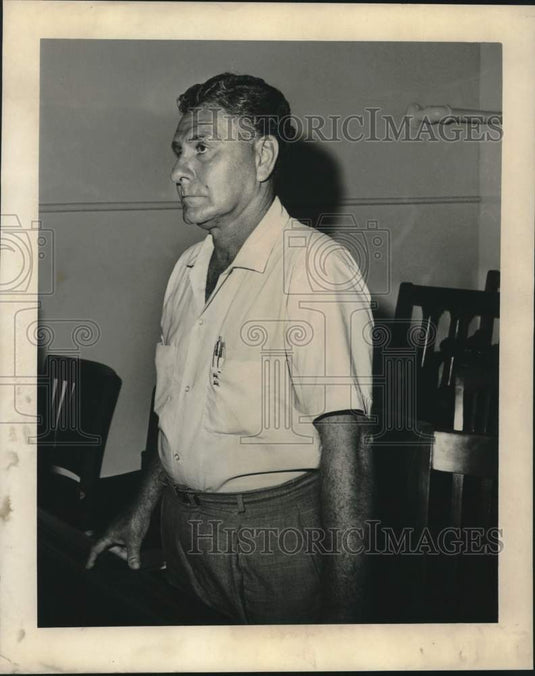 1964 Press Photo Deckhand Harold Robin of Mandeville, Louisiana - noc27766