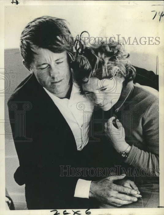 1969 Press Photo Young Couple by Lake Baikal in Siberia Near Mongolian Border