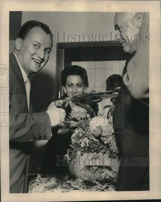 1955 Press Photo V. Y. Isaev, Emile Brehm & Josephine Faber, Homebuilders