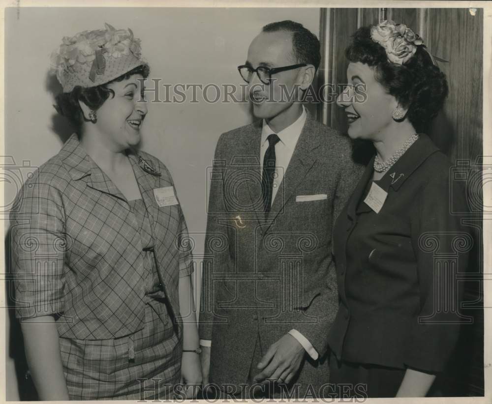 1961 Press Photo National Association of Insurance Women members at Monteleone