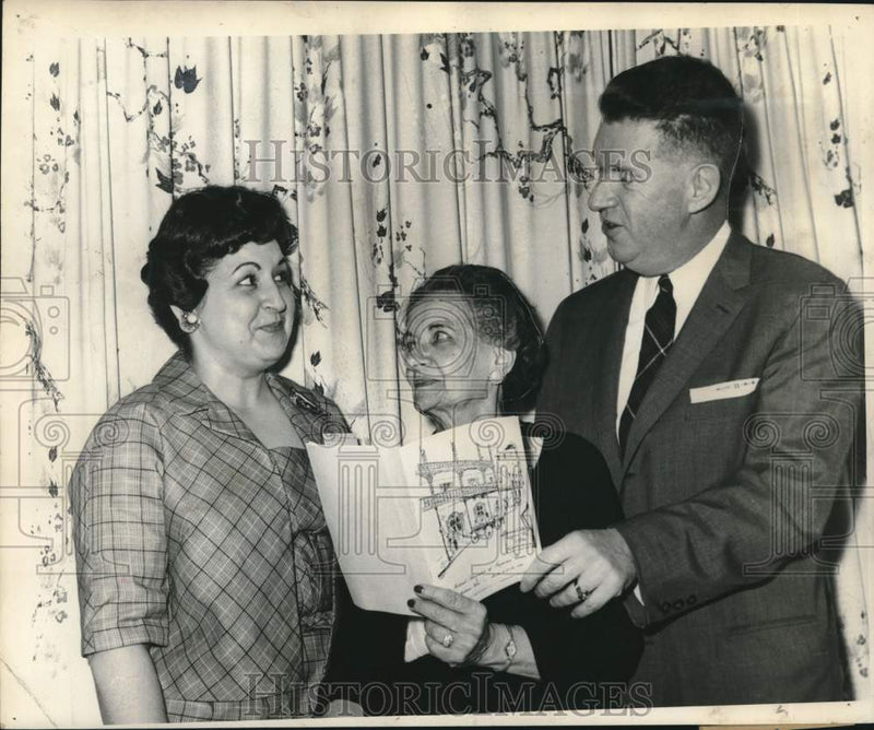 Load image into Gallery viewer, 1961 Press Photo National Association of Insurance Women members at Monteleone
