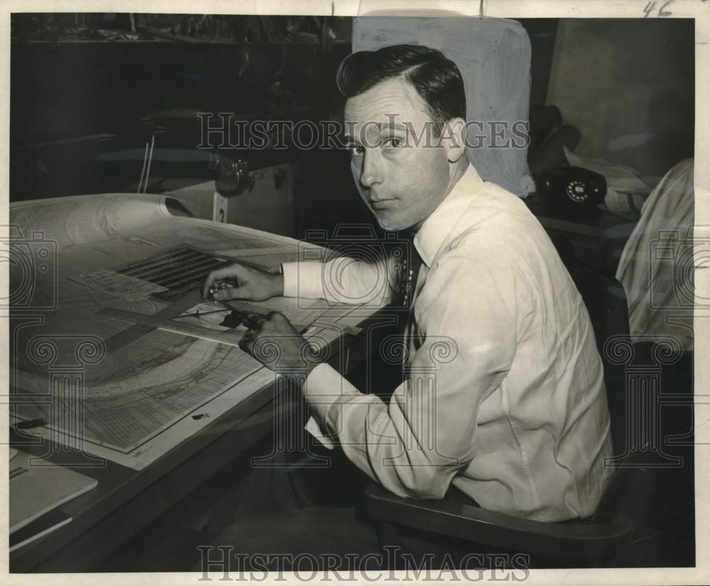 1957 Press Photo The Port Record editor George Rhode III - noc28248