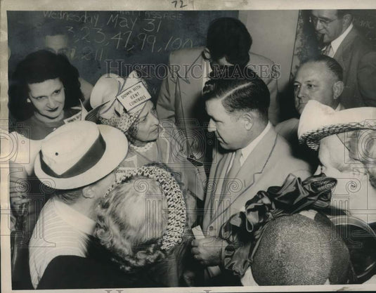 1950 Press Photo State Representative Thomas Russell & Rent Control Protesters