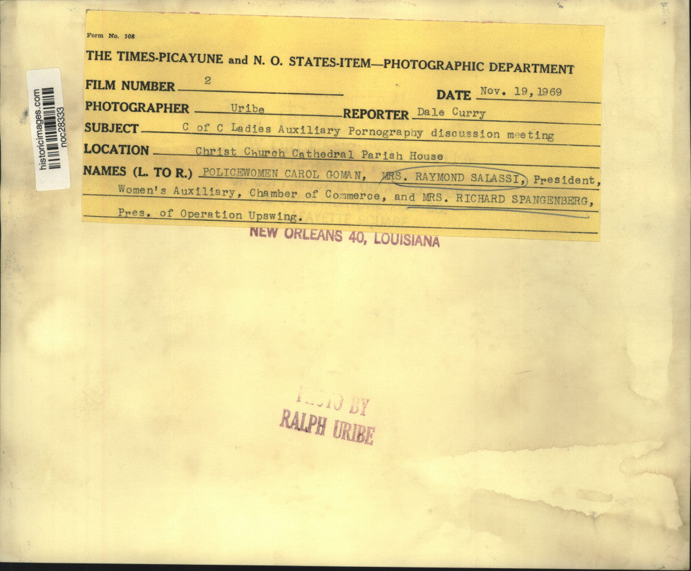 1969 Press Photo Presenters at Chamber of Commerce Ladies Auxiliary Meeting