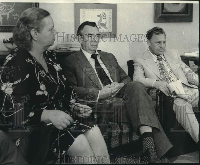Load image into Gallery viewer, 1975 Press Photo Russian visitors in New Orleans - noc28479
