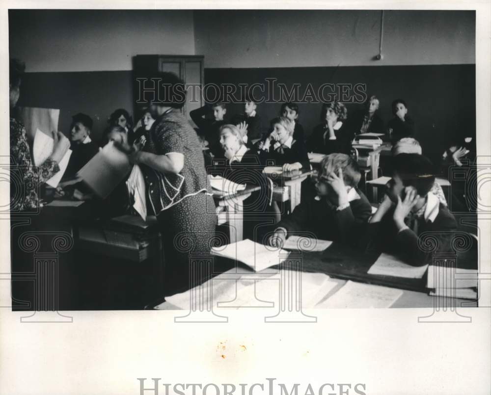 1970 Press Photo Russian Students in Classroom with Teacher - noc28491